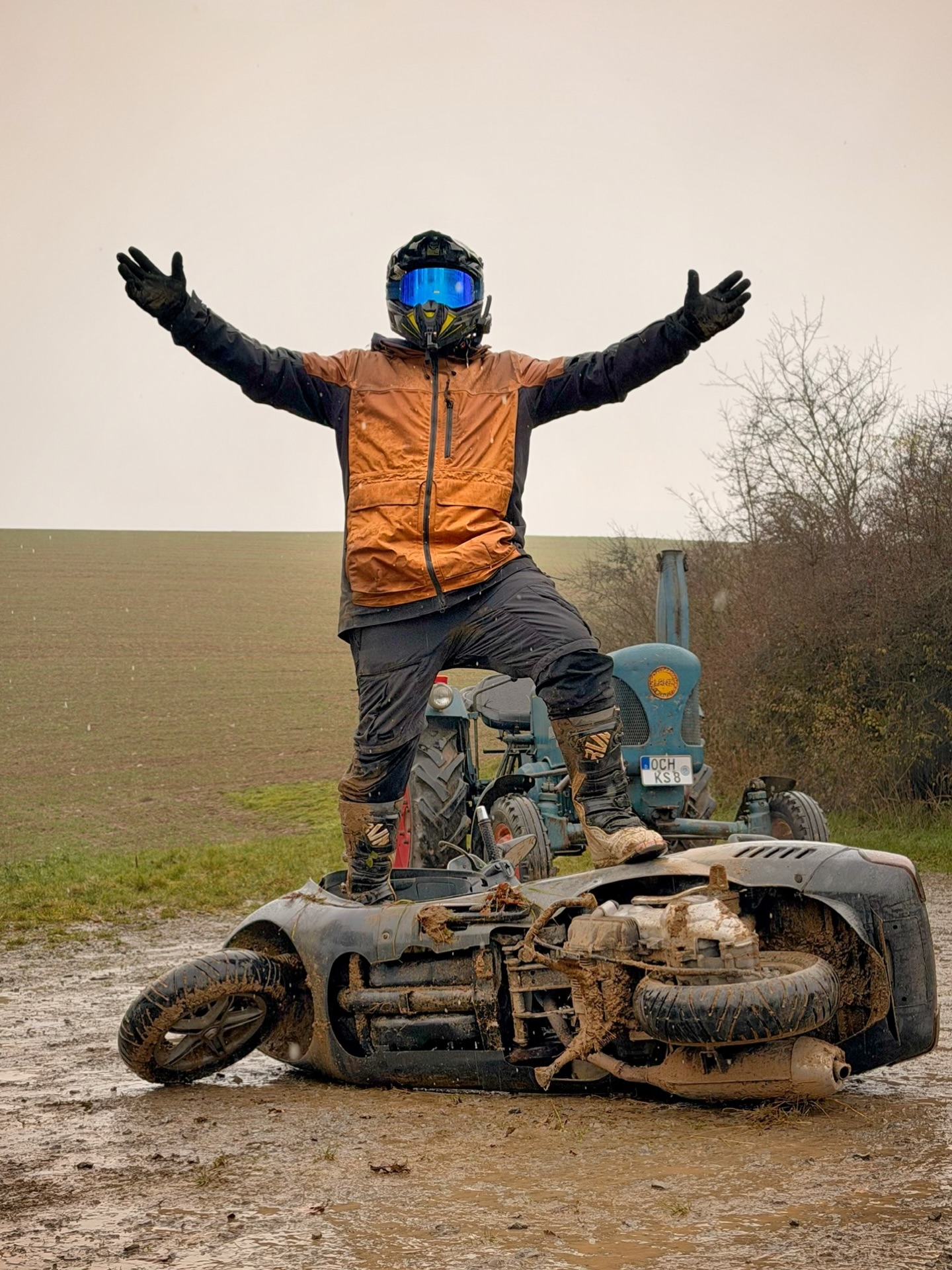 Zwa Dullis beim MOTOMASH x VOLTHEADS Event